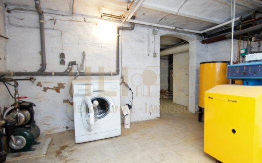 Obj.: 243 / Sanierungsbedürftiges Stadthaus mit Ladengeschäft für Enthusiasten!