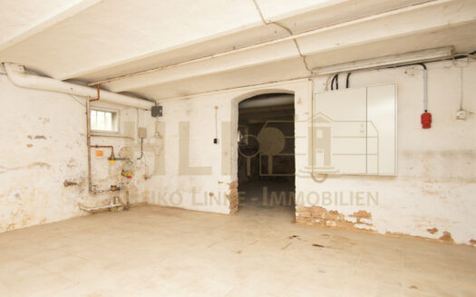 Obj.: 243 / Sanierungsbedürftiges Stadthaus mit Ladengeschäft für Enthusiasten!