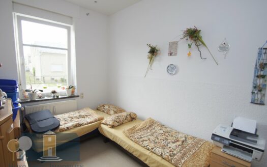 Obj.: 246 / Mehrfamilienhaus mit Ausbaureserve und herrlichem Gartengrundstück!