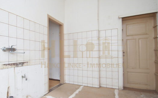 Obj.: 243 / Sanierungsbedürftiges Stadthaus mit Ladengeschäft für Enthusiasten!