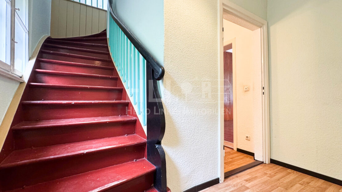 Treppe zum Dachgeschoss