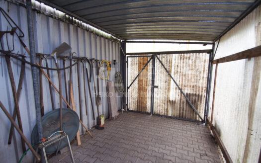 Obj.: 320 / Kompakte Leichtbauhalle mit großem Tor – ideal für sperriges Lagergut!