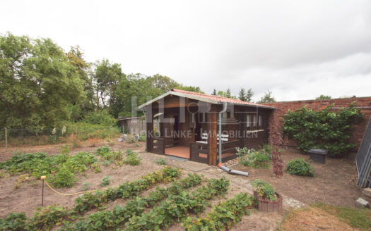 Obj.: 320 / Kompakte Leichtbauhalle mit großem Tor – ideal für sperriges Lagergut!