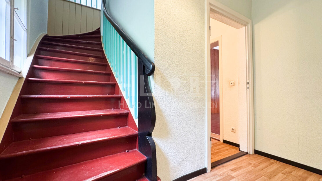 Treppe zum Dachgeschoss